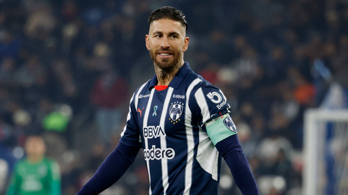 Sergio Ramos durante un partido con Rayados de Monterrey
