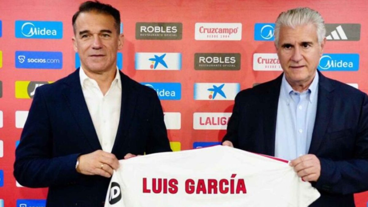 Luis García Plaza during his presentation with Sevilla
