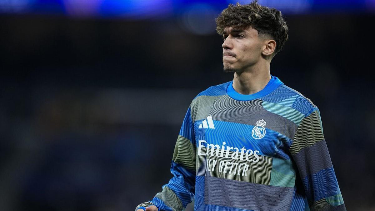 Thiago Pitarch durante un calentamiento con el Real Madrid