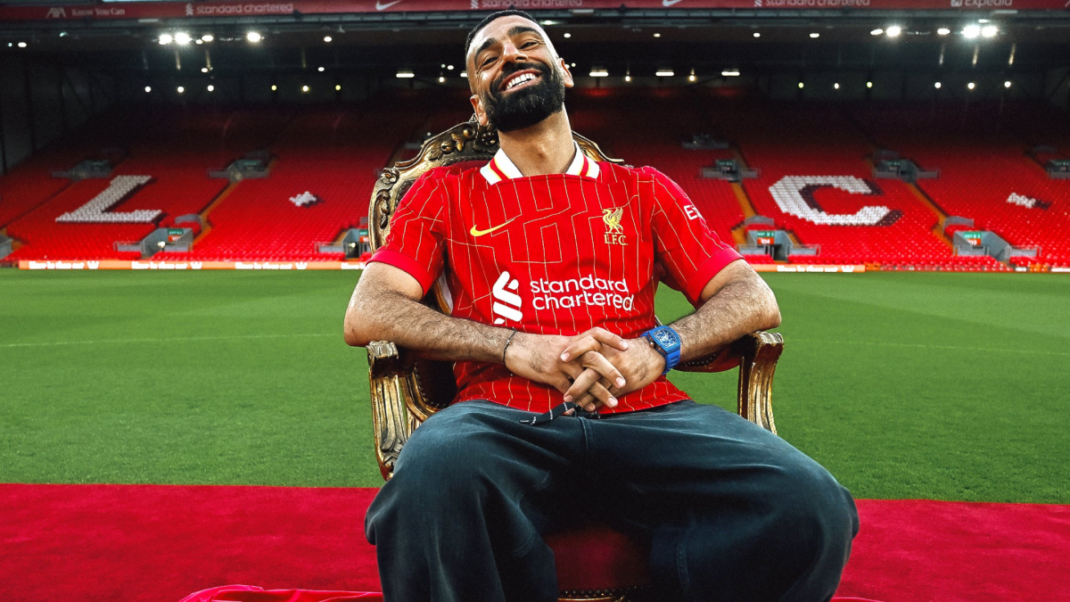 Mohamed Salah posa en un trono en Anfield