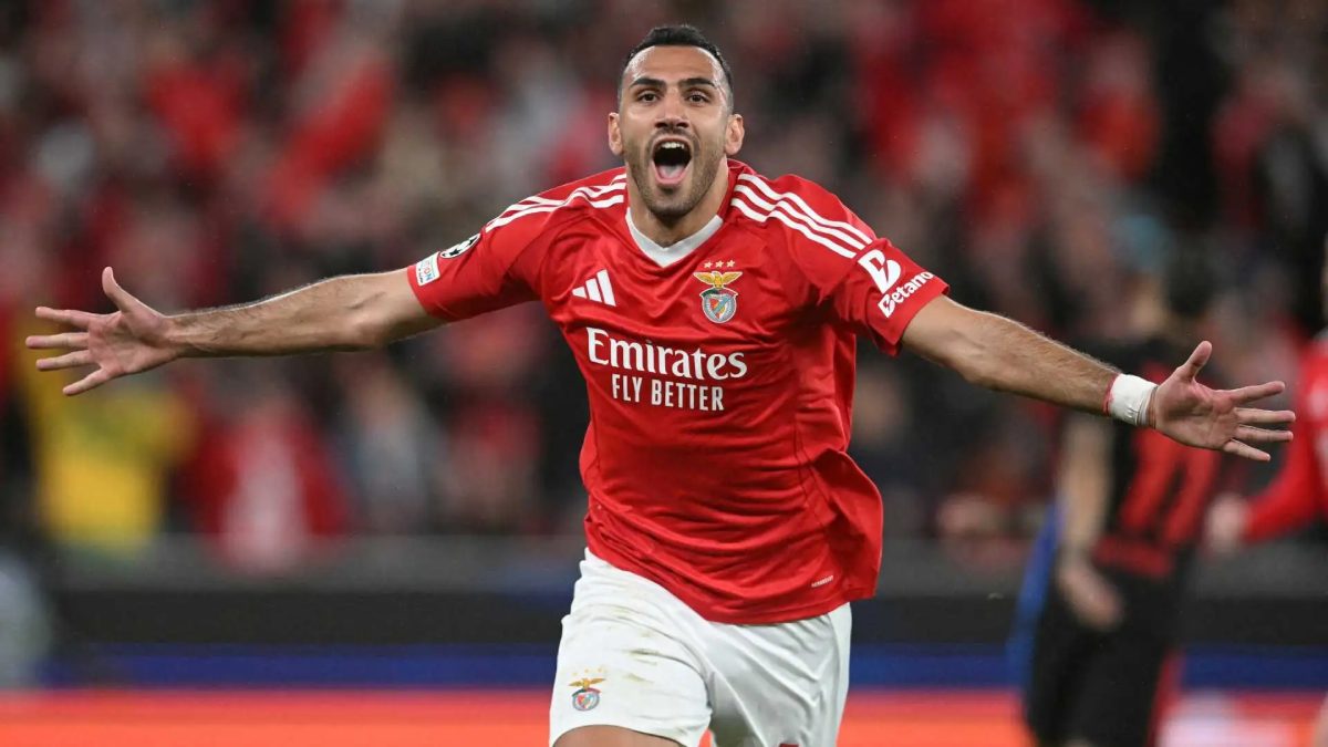 Vangelis Pavlidis celebra un gol anotados con el Benfica