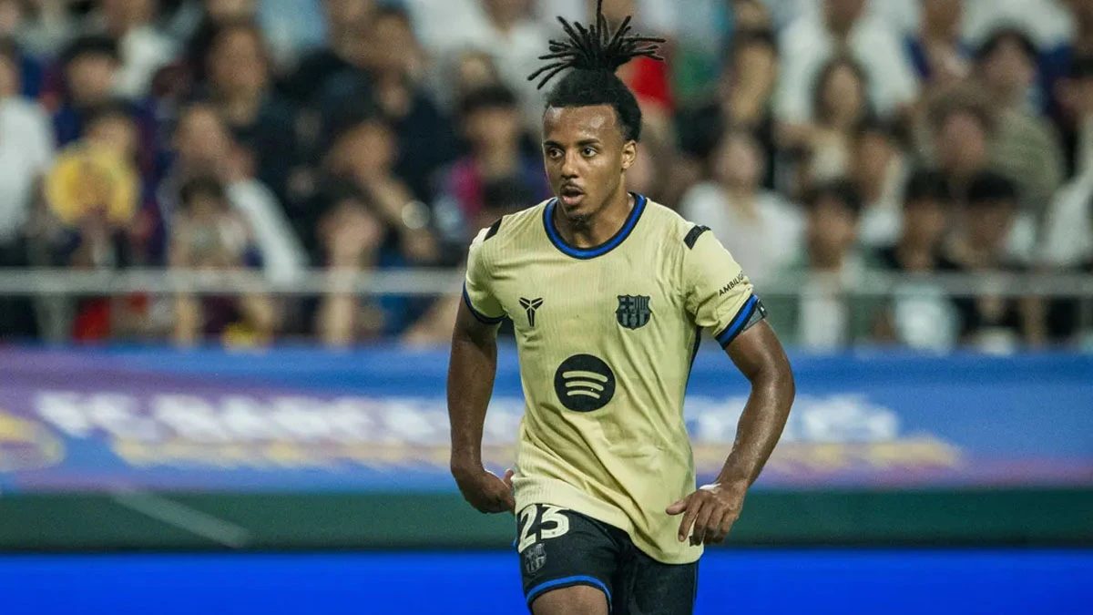 Jules Koundé during a match with FC Barcelona