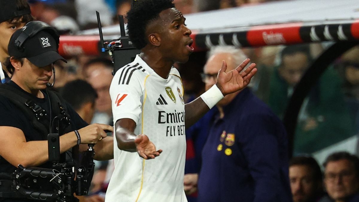 Vinicius, muy cabreado al ser sustituido en el Real Madrid - FC Barcelona