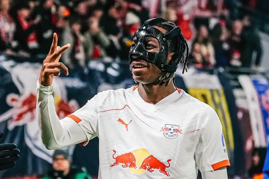 Yan Diomande, en la agenda del Manchester United