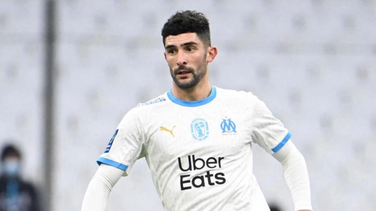 Álvaro González podría volver al fútbol español de la mano del Valencia