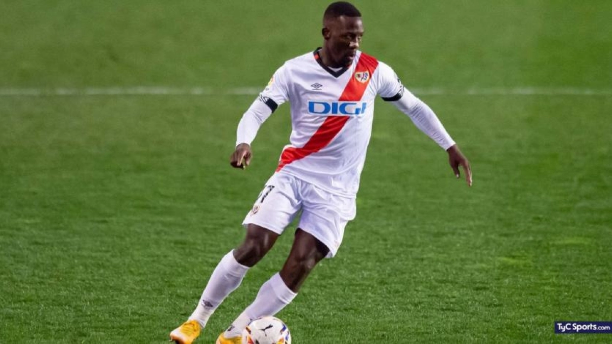 Luis Advíncula, a un paso de convertirse en el primer gran fichaje de Boca