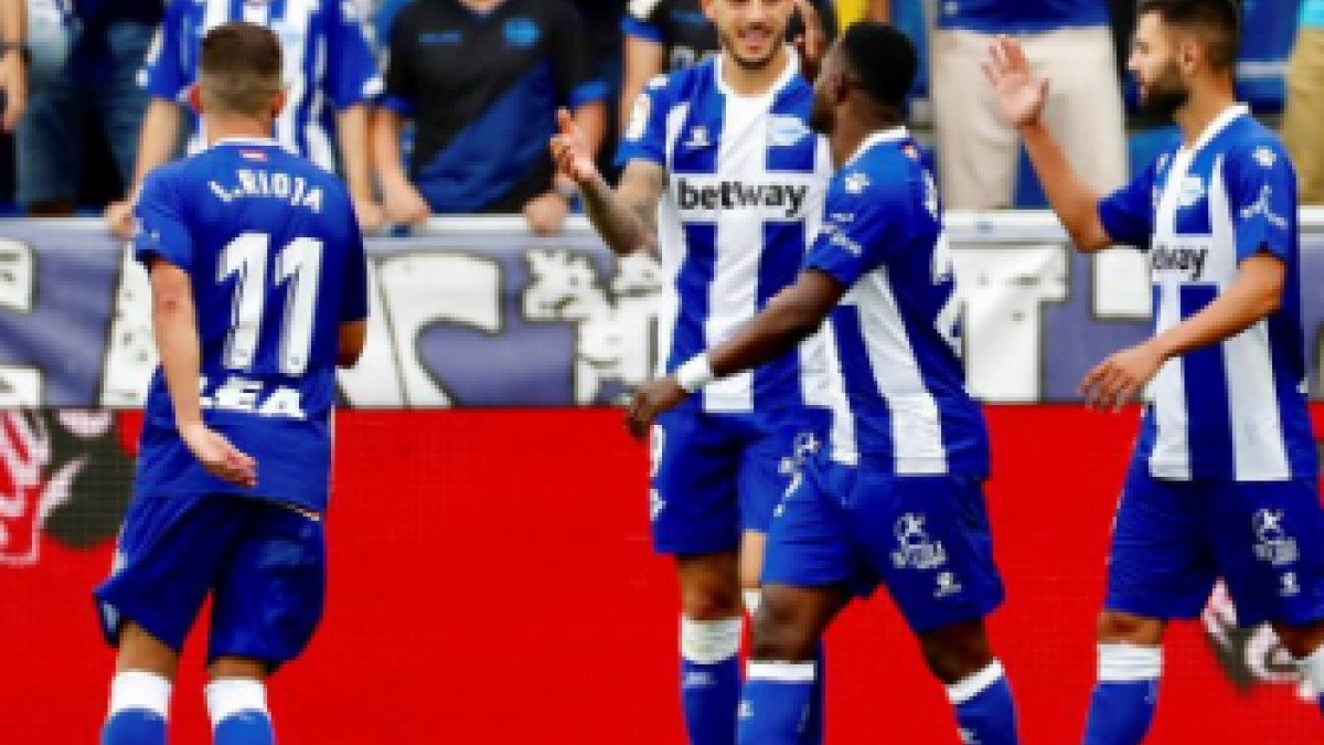 El Alavés trabaja en la renovación de una de sus piezas clave "Foto: El País"