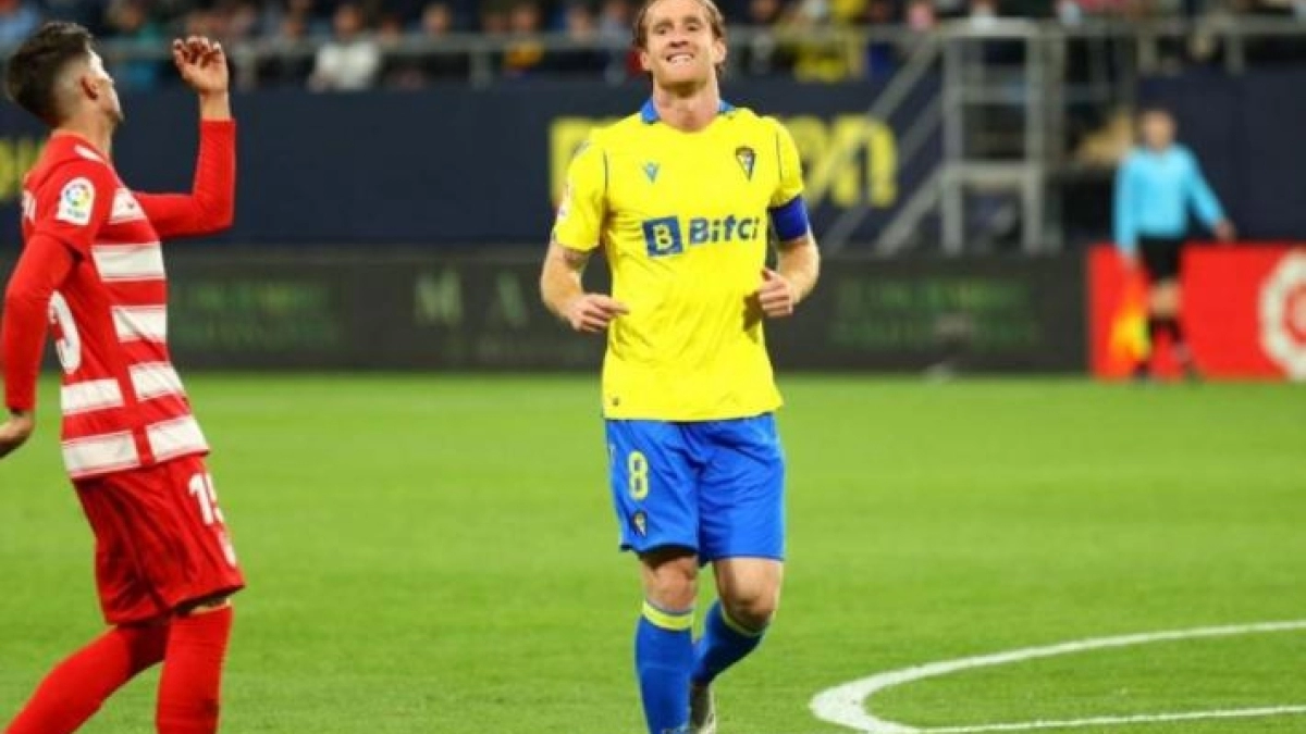 Álex Fernández, el primer fichaje del Betis para la próxima temporada