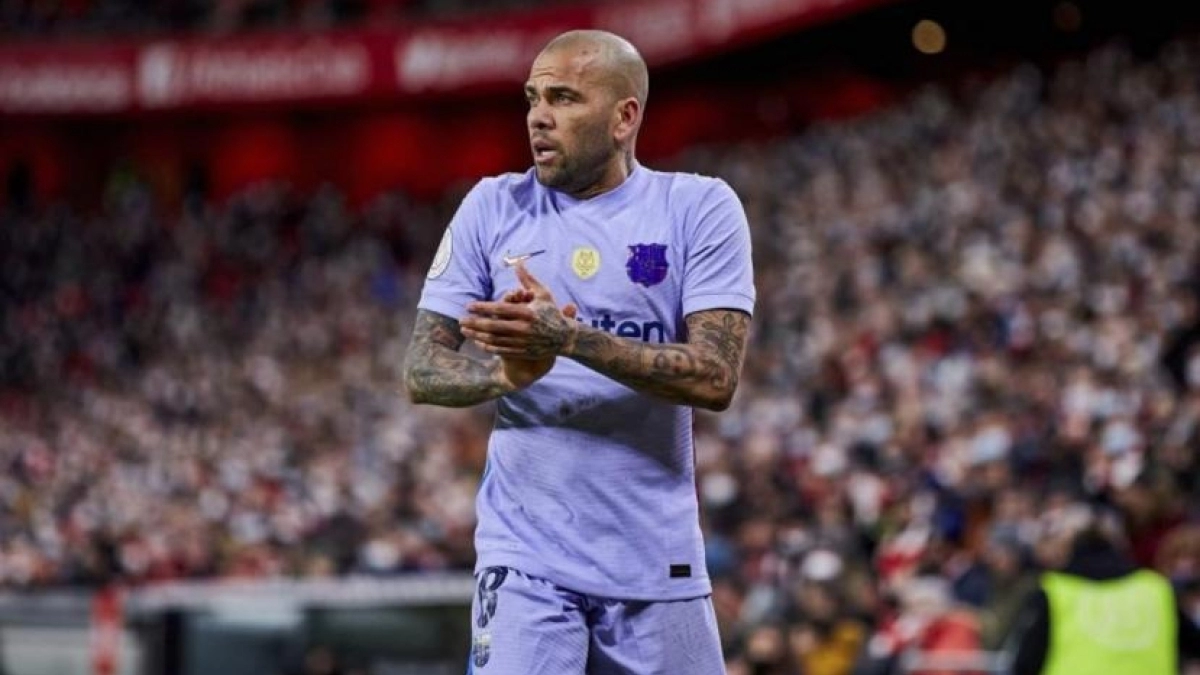 El delantero que ficharía Dani Alves para el Barça en verano