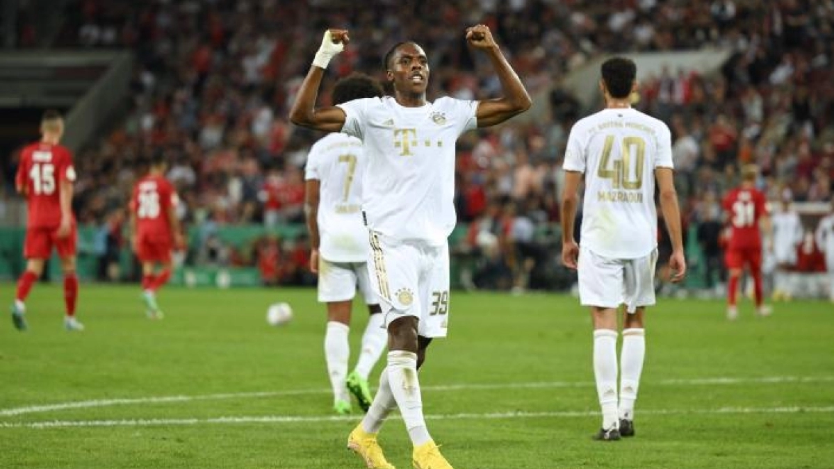 El delantero francés entra en los planes del primer equipo. Foto: @fcbayern