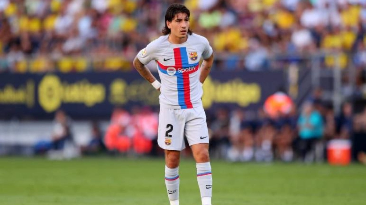 El FC Barcelona piensa en la renovación de Bellerín