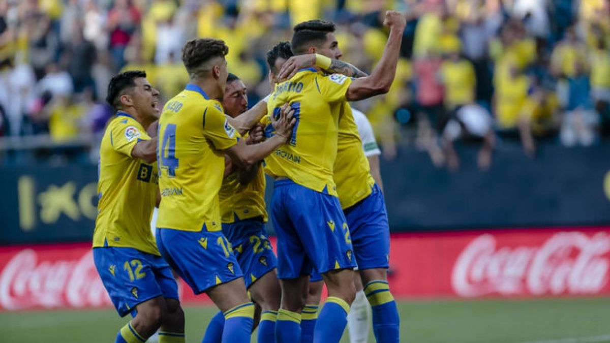 La plantilla cadista celebra un gol. Foto: Diario de Cádiz