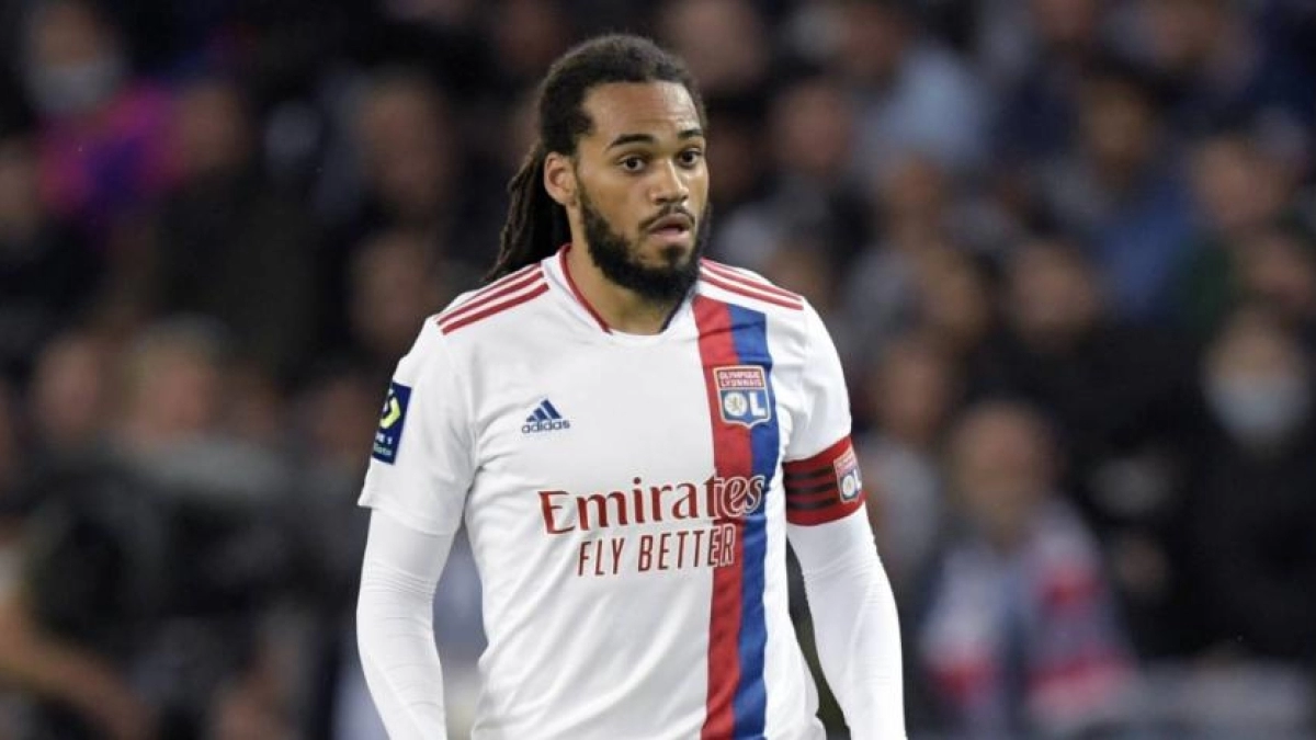 Denayer, a punto de fichar por un nuevo club - Foto: Informa Valencia