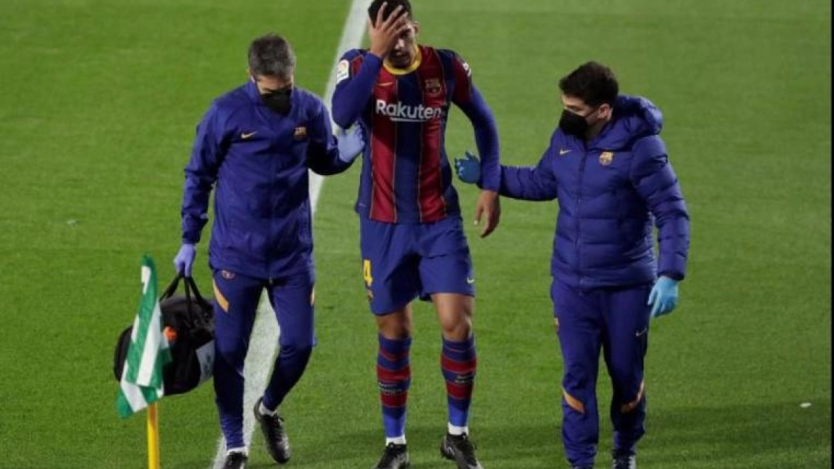 El defensa central uruguayo estará algunas semanas de baja. Foto: Hoy