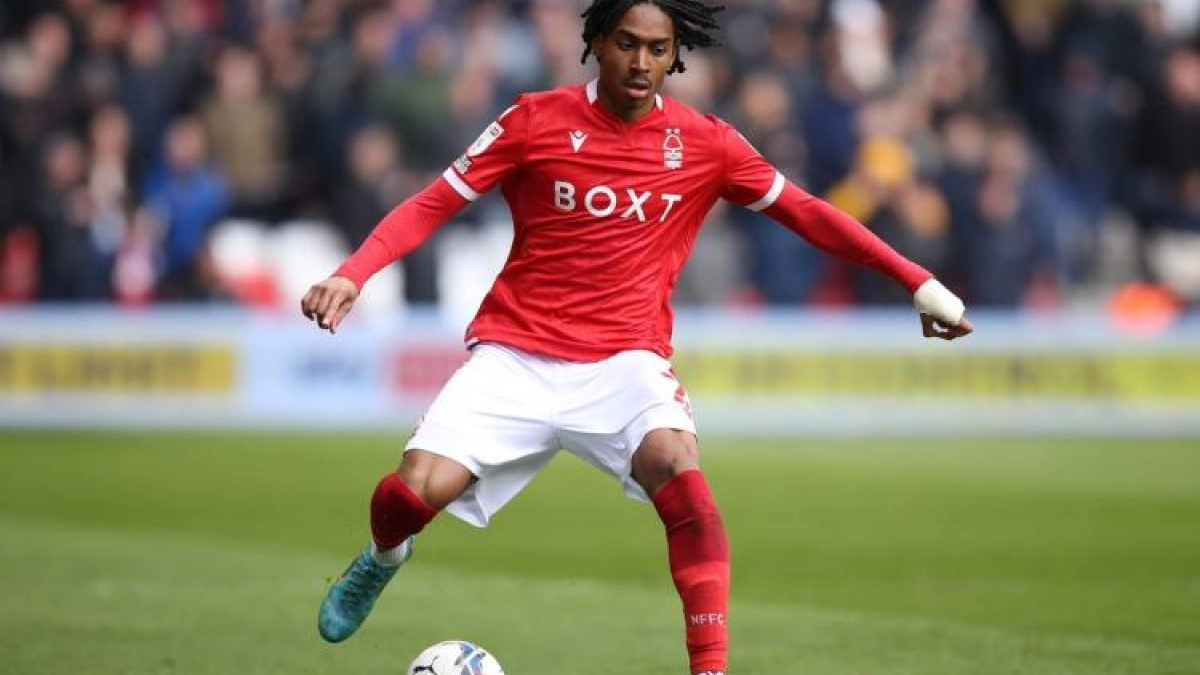 El Tottenham cierra el fichaje de Djed Spence