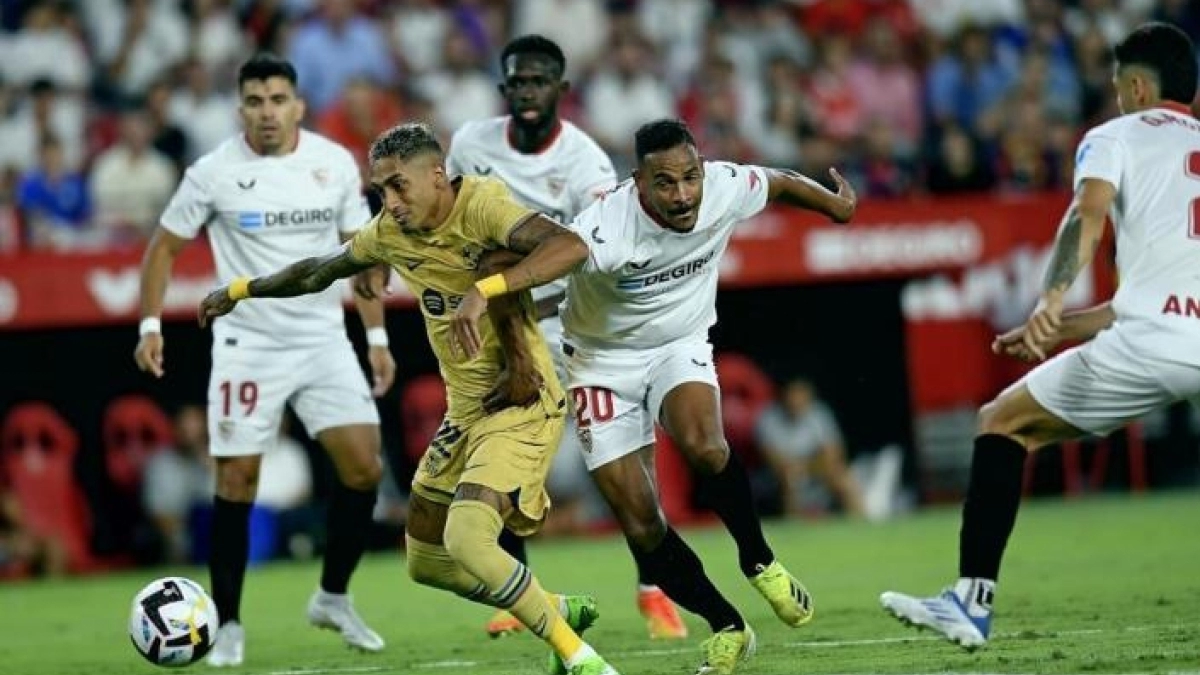 Los dos centrales libres que podrían reforzar la defensa del Sevilla - Foto: Marca