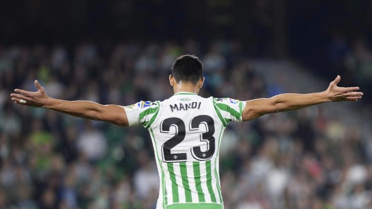 El Betis reduce su lista de sustitutos para Aïssa Mandi / goal.com