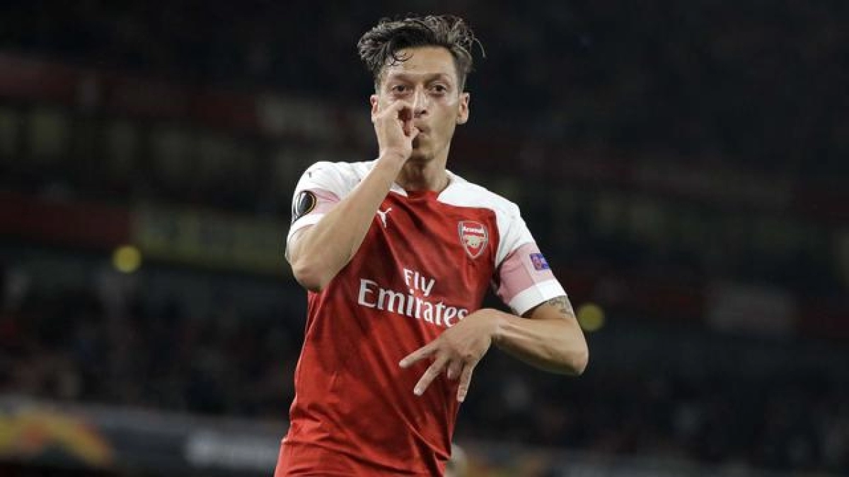 Arteta se harta de Ozil y justifica su falta de minutos