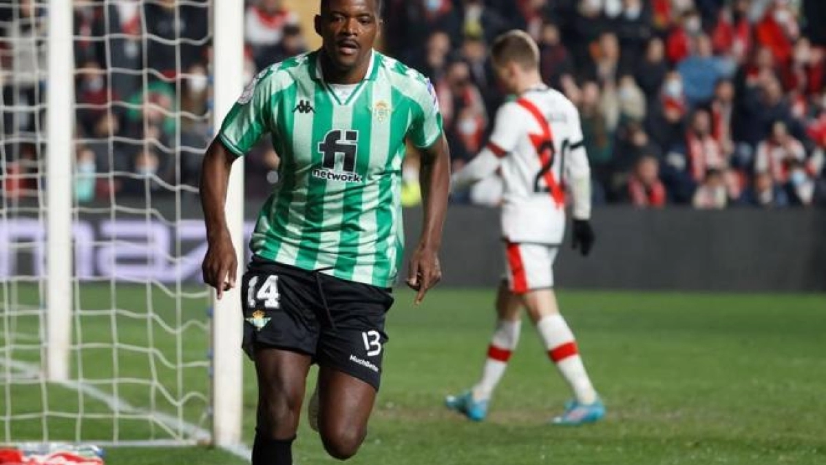 El Valencia ayuda al Betis con la venta de Carvalho / Eldesmarque.com