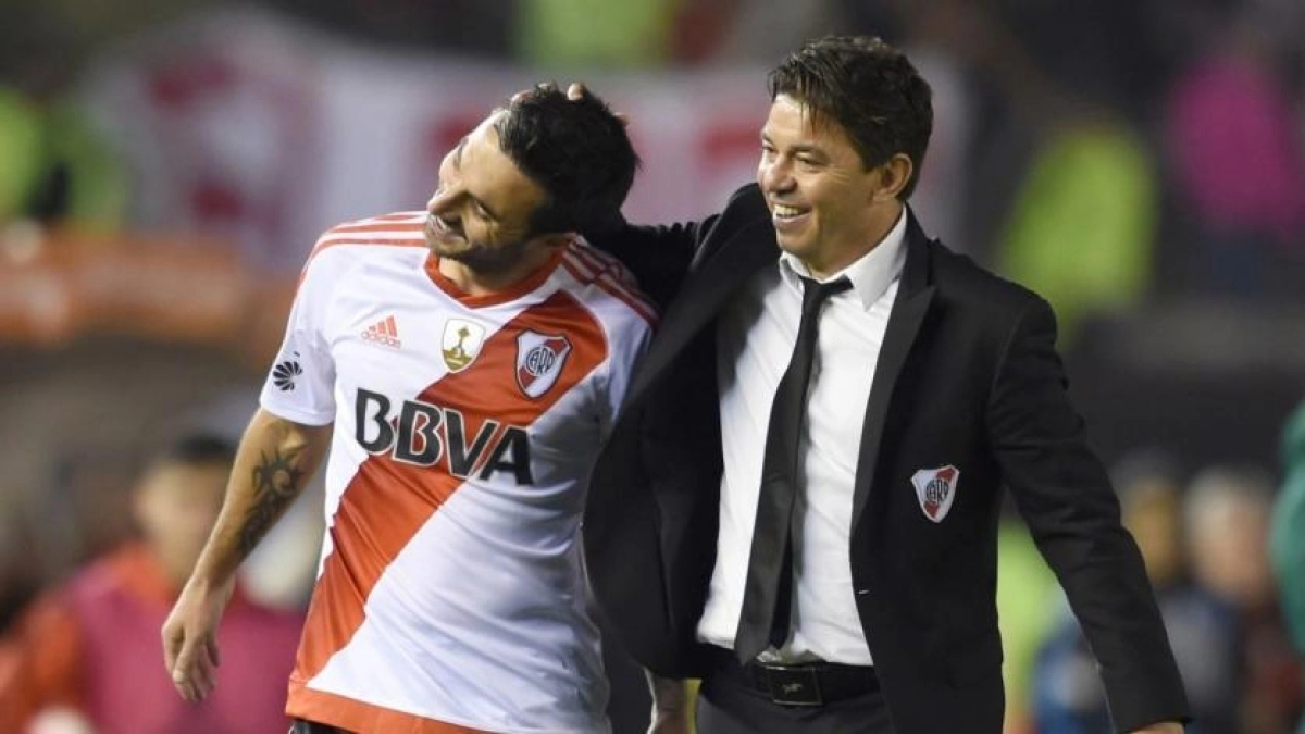 La espinita que Scocco nunca se podrá quitar con River Plate. Foto: Olé