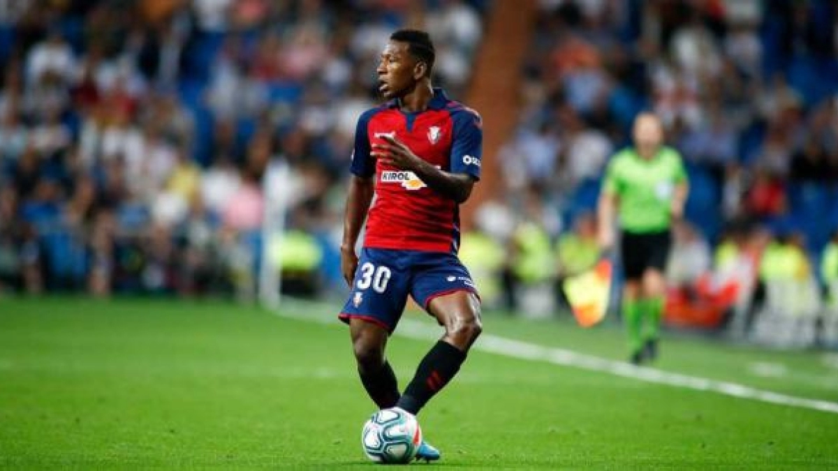 Simeone se fija en Estupiñán para el lateral izquierdo. Foto: Ecuavisa.