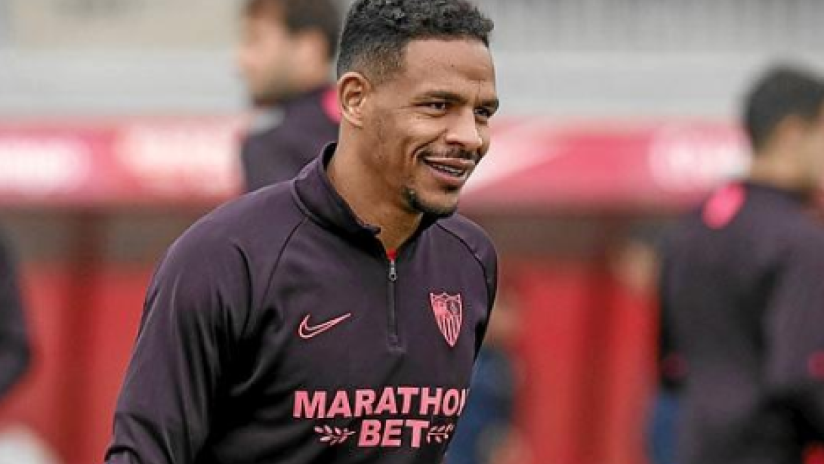Don Fernando Reges se volvió a enfundar el smoking "Foto: Estadio Deportivo"