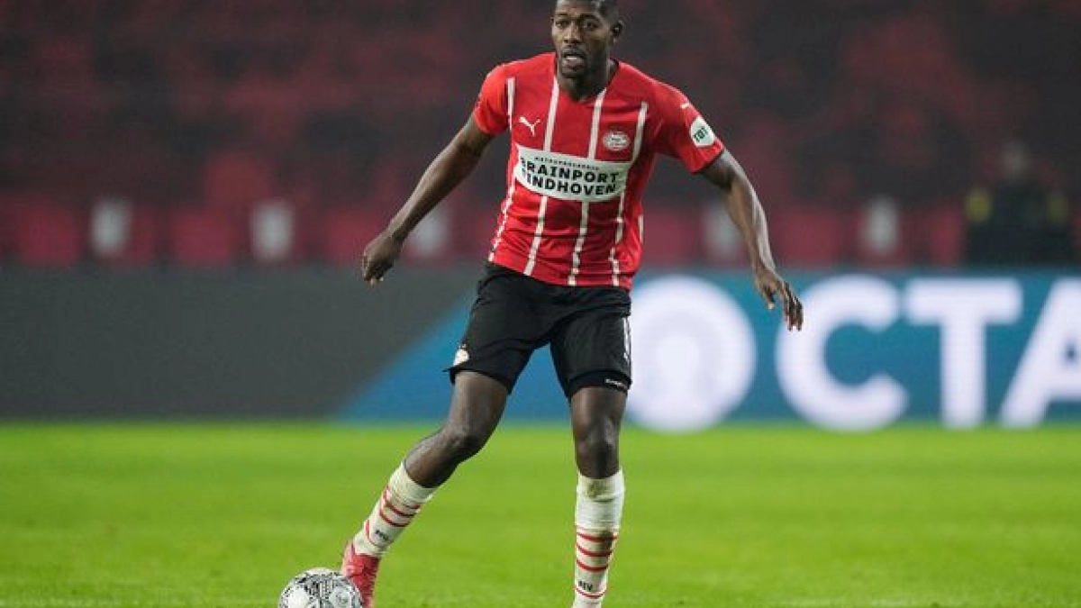 El jugador del PSV Eindhoven abandonará Holanda en el próximo mercado de fichajes. Foto: Daily Star