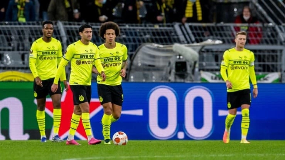 Jugadores del Borussia Dortmund durante el partido contra el Rangers. Getty.