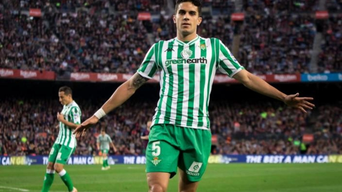 El incierto futuro de Bartra en el Betis