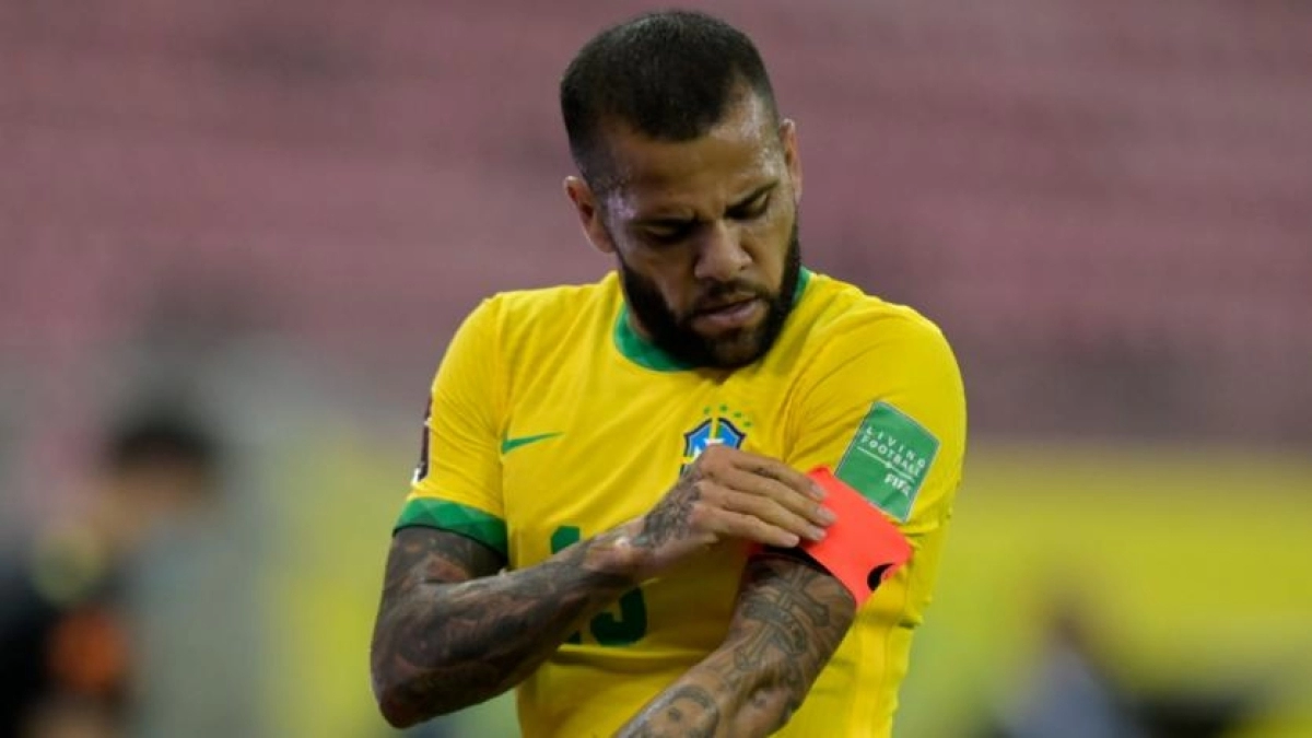 Las dos posiciones en las que Xavi quiere utilizar a Dani Alves