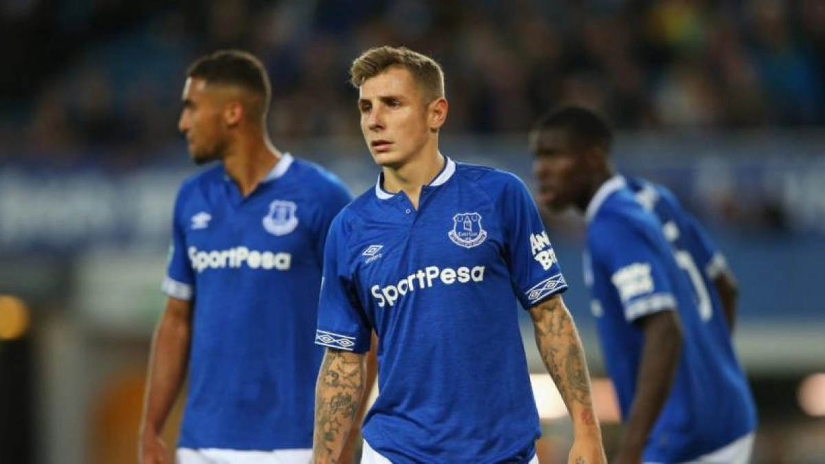 El Aston Villa cierra el fichaje de Lucas Digne