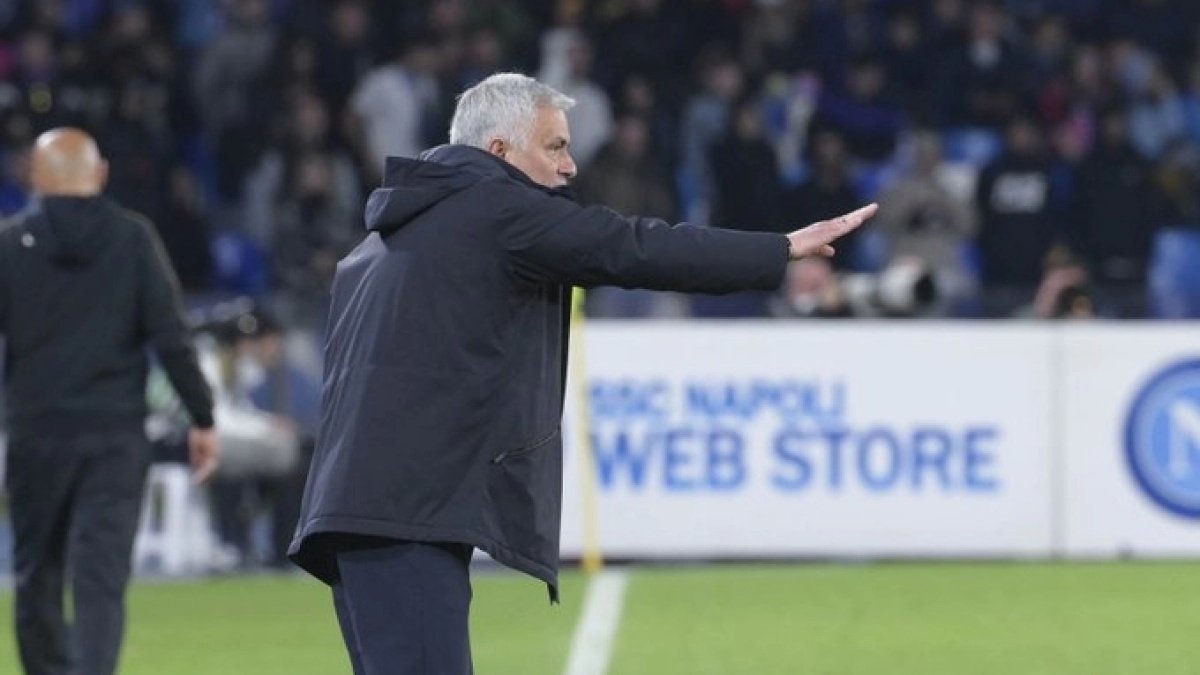 The Special One pretende aumentar el plantel. Foto: @OfficialASRoma