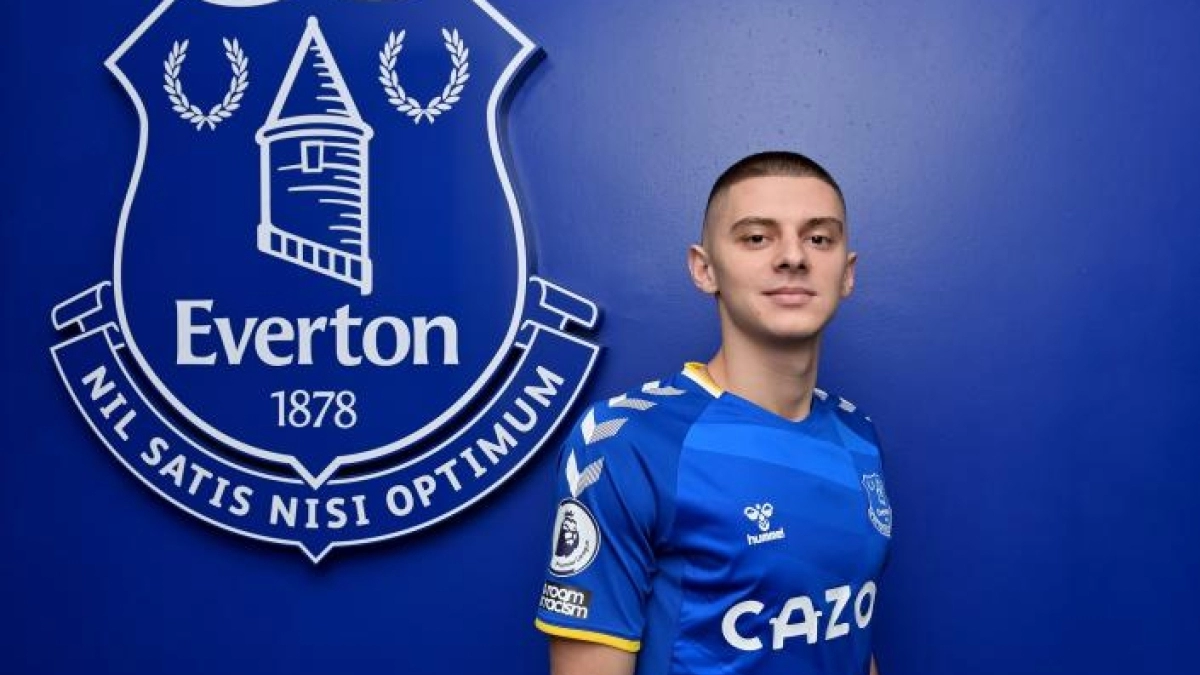 El jugador del Dinamo de Kiev ha fichado por el club inglés. Foto: Evertonn