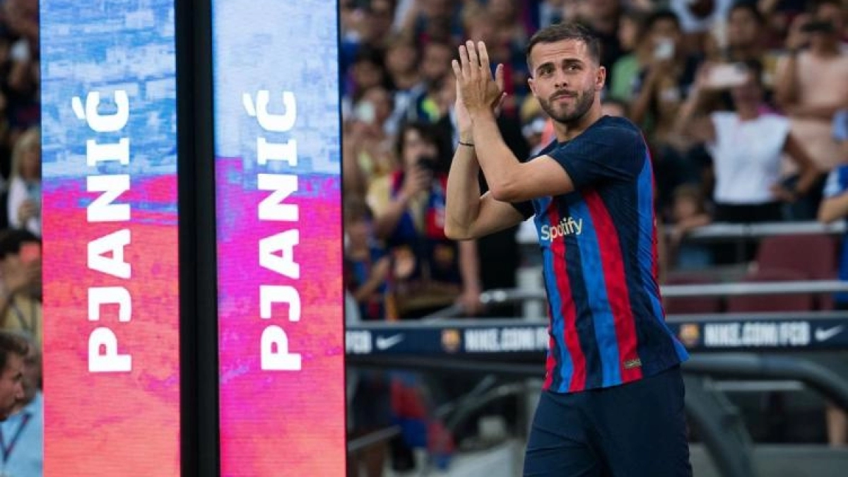 Miralem Pjanic podría salir cedido rumbo a Francia. Foto: El Periódico