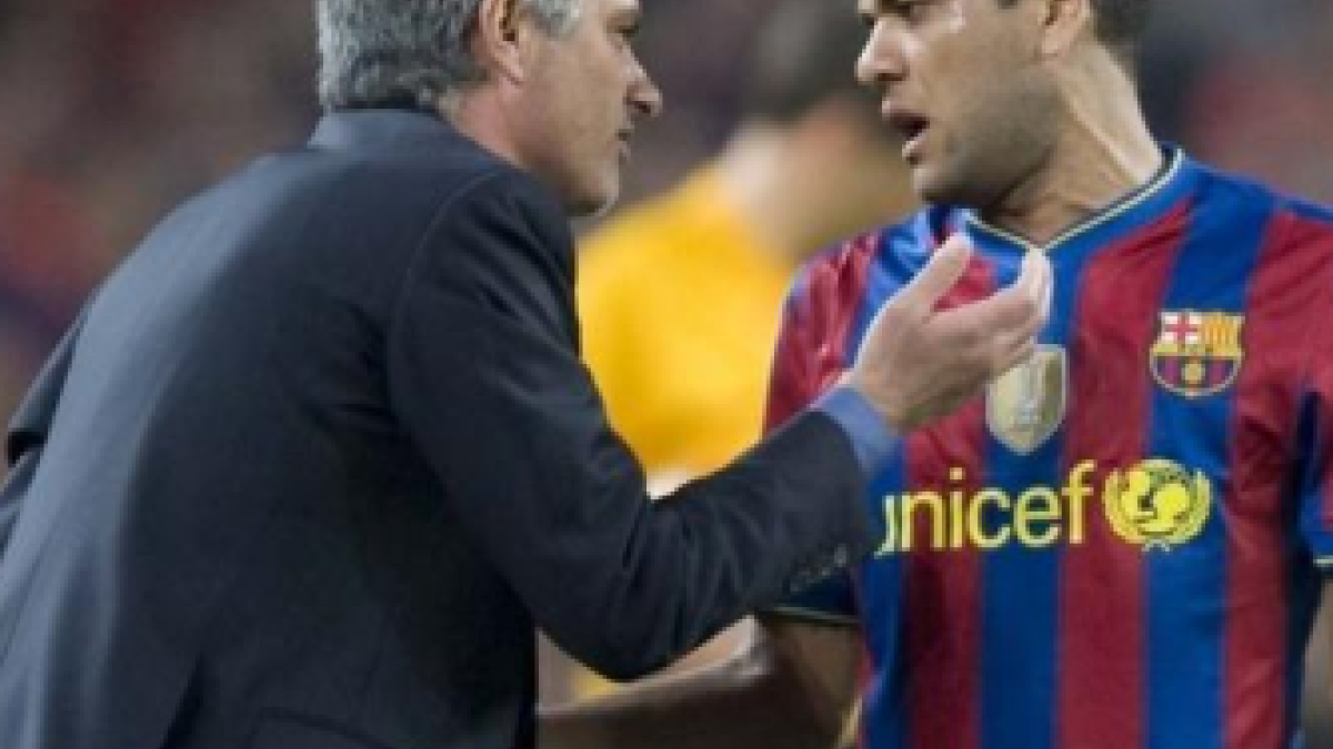 El palo de Dani Alves al Real Madrid de Mourinho "Foto: Mundo Deportivo"