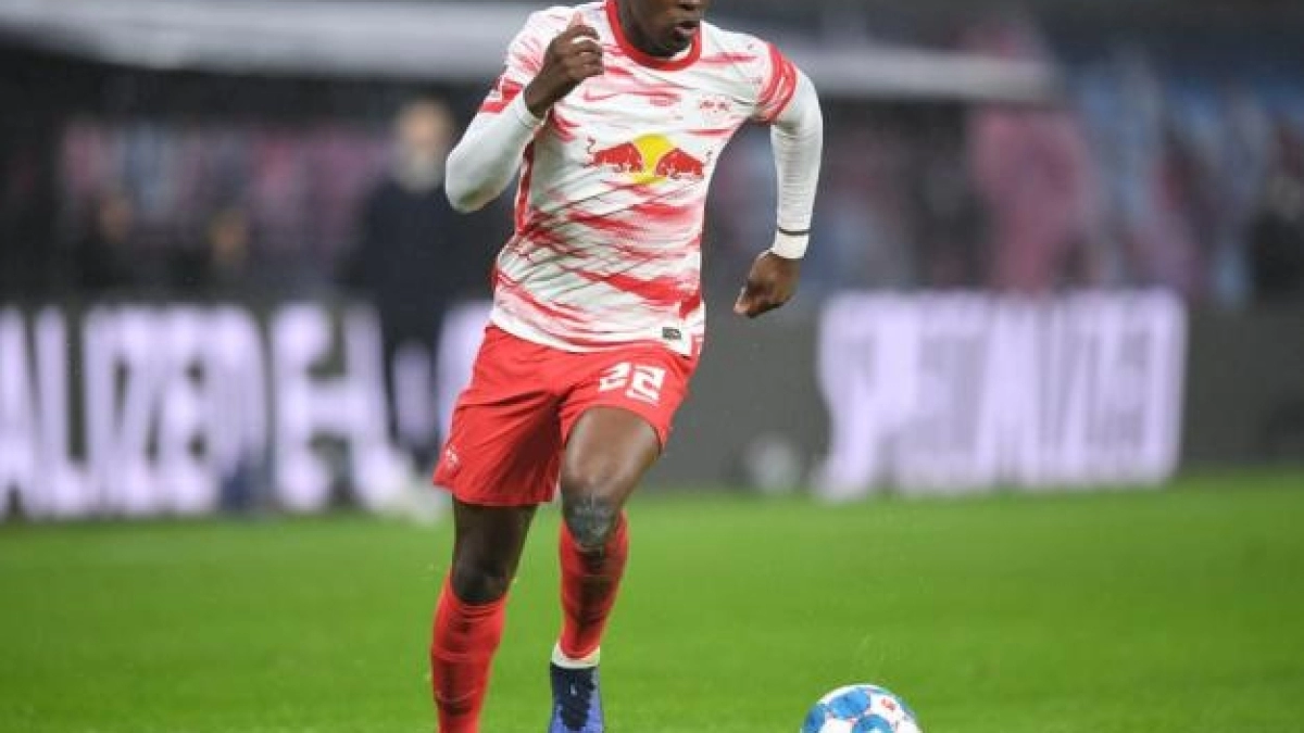 Mukiele pone rumbo a París. Foto: @RBLeipzig