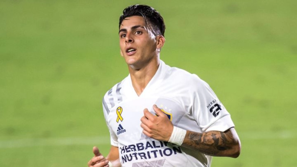 El Sevilla podría adelantar el fichaje de Cristian Pavón - Foto: AS USA