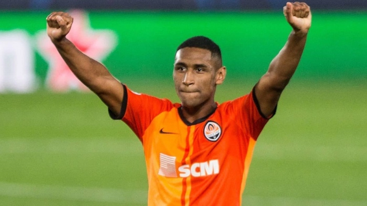 Tetê ficha por el Olympique de Lyon / Teamtalk.com