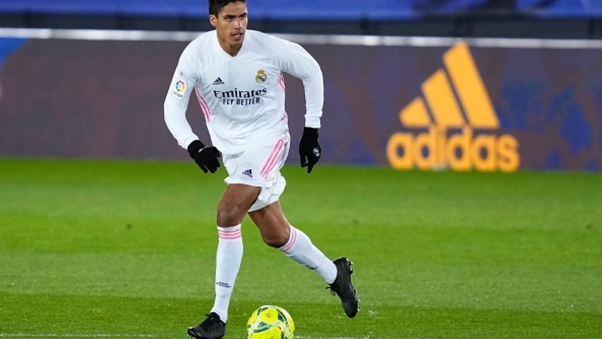 El Madrid escuchará ofertas por Varane y un grande de Italia se lo piensa. Foto: tntsports.com.br