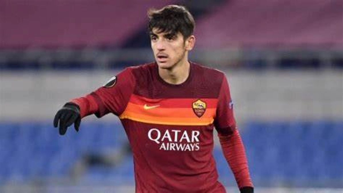 El Barça pone sus ojos sobre un centrocampista de la Roma. Foto: momentidicalcio.com
