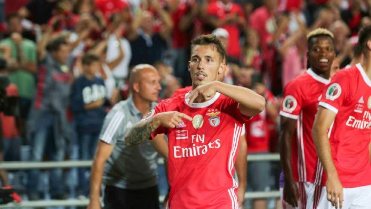 Álex Grimaldo es el lateral más cotizado del momento. Foto: @SLBenfica