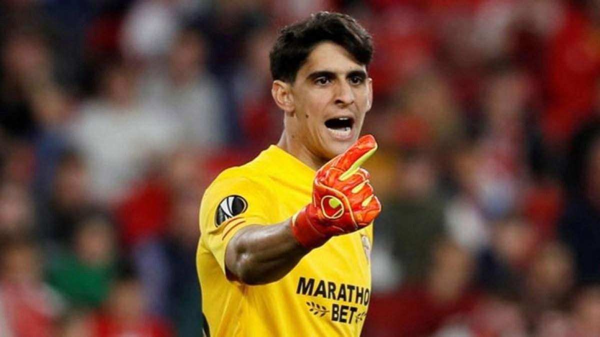 El Sevilla sube el precio de Bono ante el interés por el marroquí