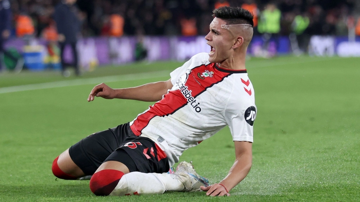 Los 3 clubes que quieren fichar a Carlos Alcaraz después del descenso del Southampton