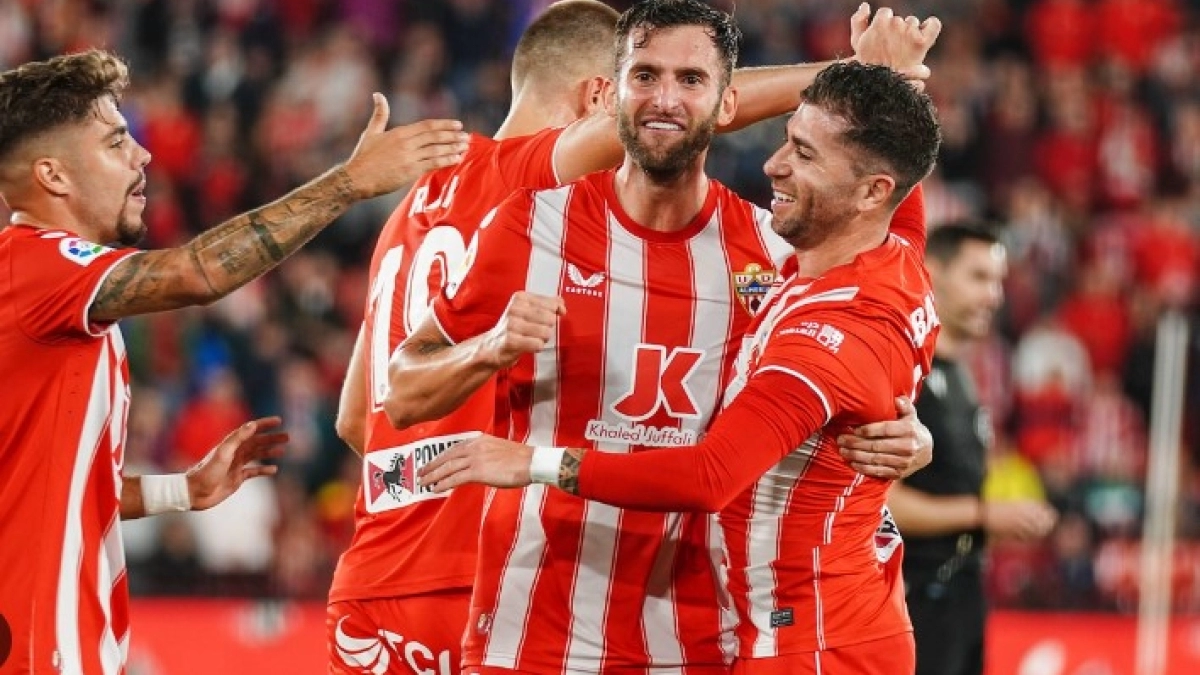 El Almería rechaza 40 millones de euros en ofertas