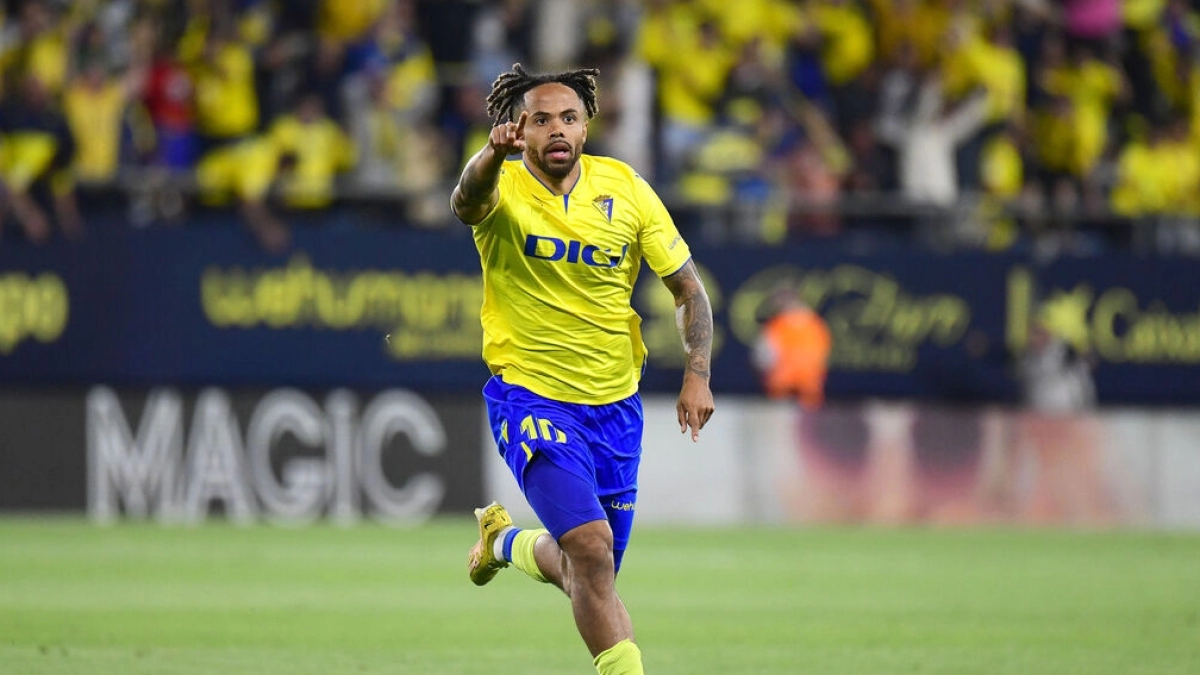 El Cádiz encuentra en el FC Barcelona al reemplazante de Theo Bongonda