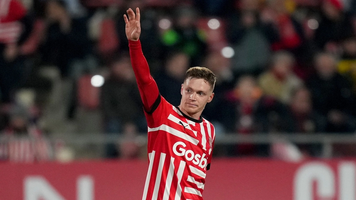 El Barcelona se une a la carrera por Tsygankov