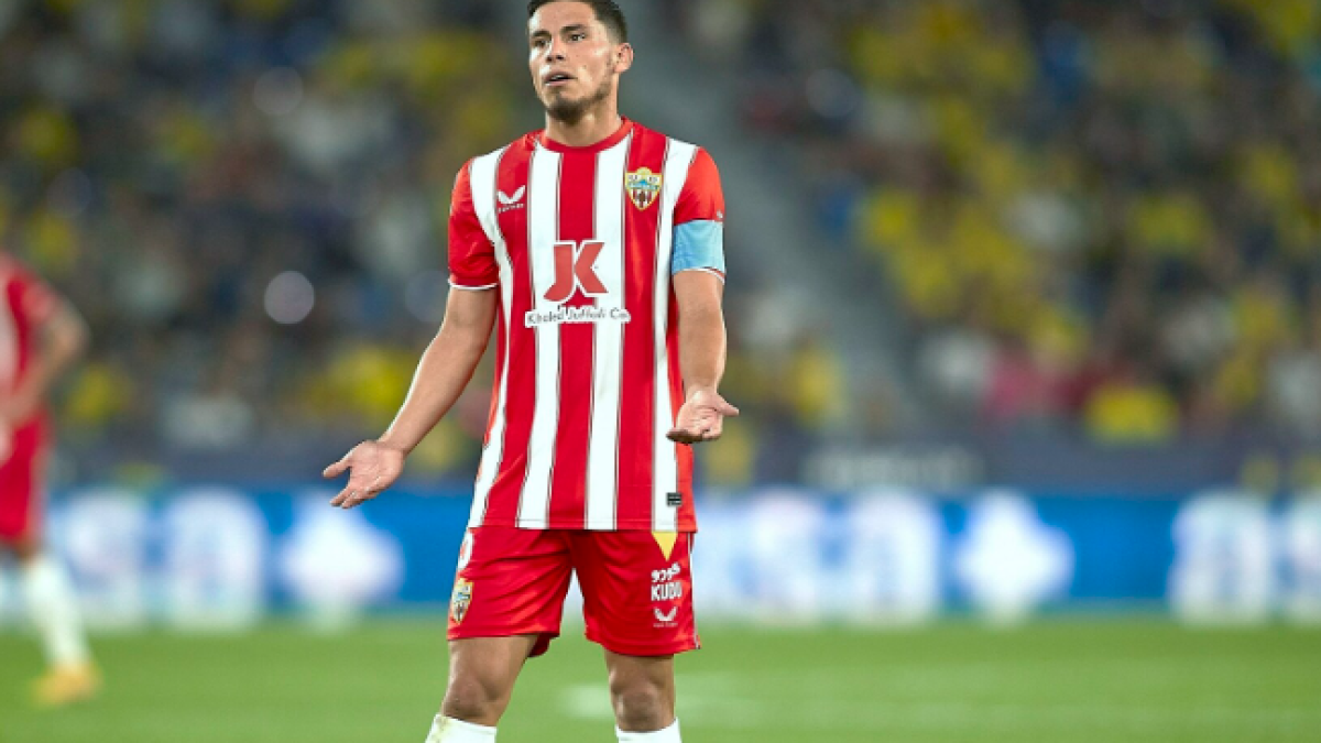 El club de LaLiga que quiere sacar a Robertone del Almería