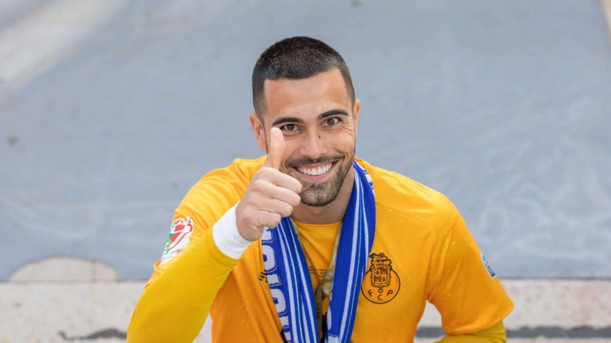 Diogo Costa suma enteros en el Manchester United / Teamtalk.com