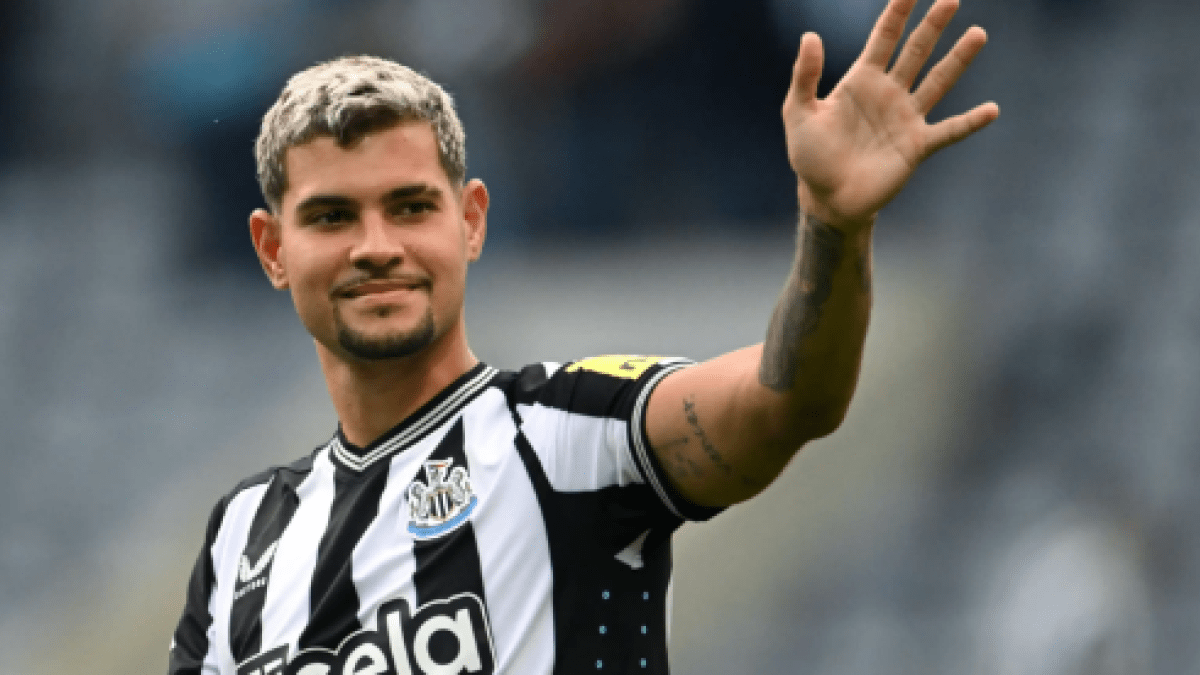 Los 3 jugadores que piensa ofrecer el Barcelona al Newcastle para bajar el precio de Bruno Guimaraes