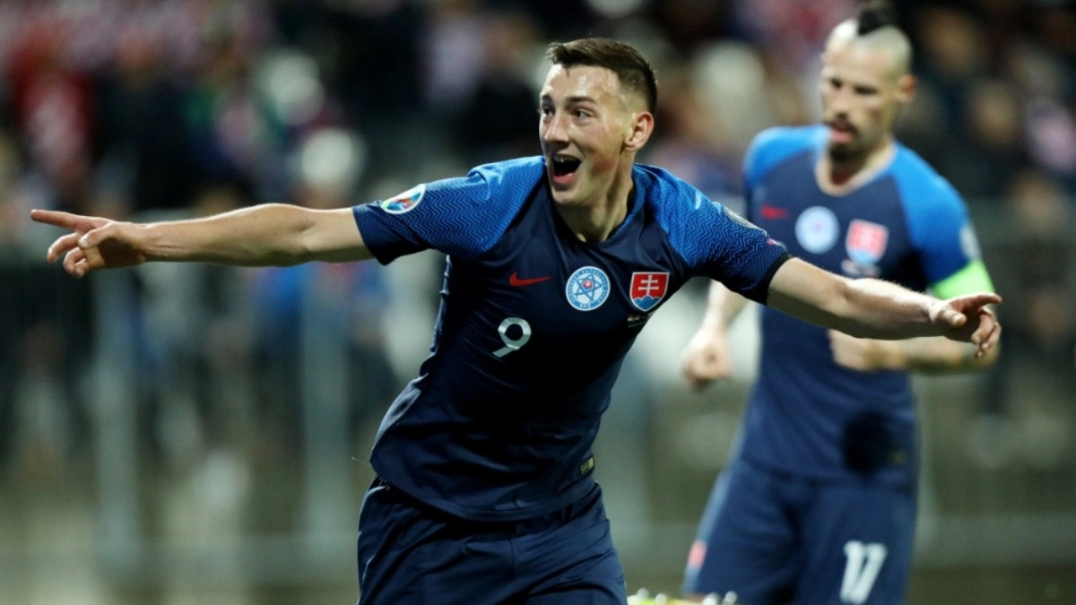 El gran rival del Sevilla en la puja por fichar a Robert Bozenik